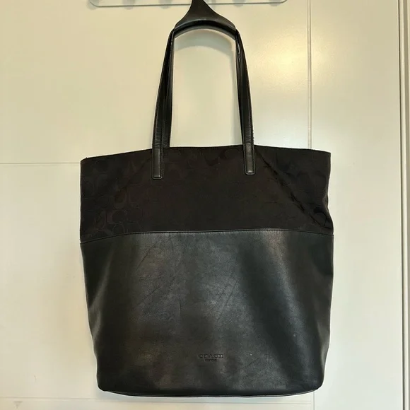 Coach Tote Signature Turn Lock Black Scarlet - Picture 2 of 14